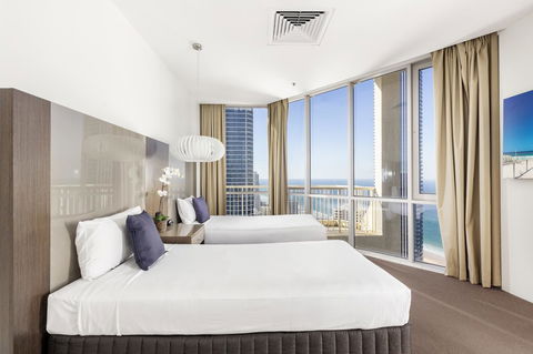 Novotel Surfers Paradise - Accommodation Burleigh 2
