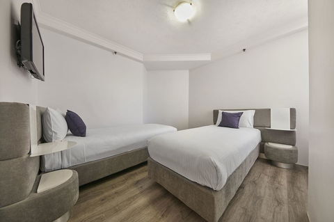 Novotel Surfers Paradise - Accommodation Burleigh 23