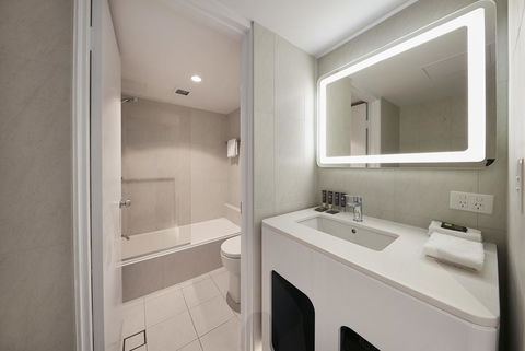 Novotel Surfers Paradise - Accommodation Burleigh 13