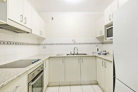 Surfers International Apartments - Accommodation Burleigh 35