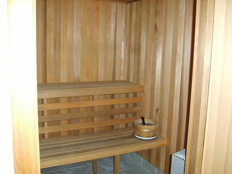 Surfers International Apartments - Accommodation Burleigh 2