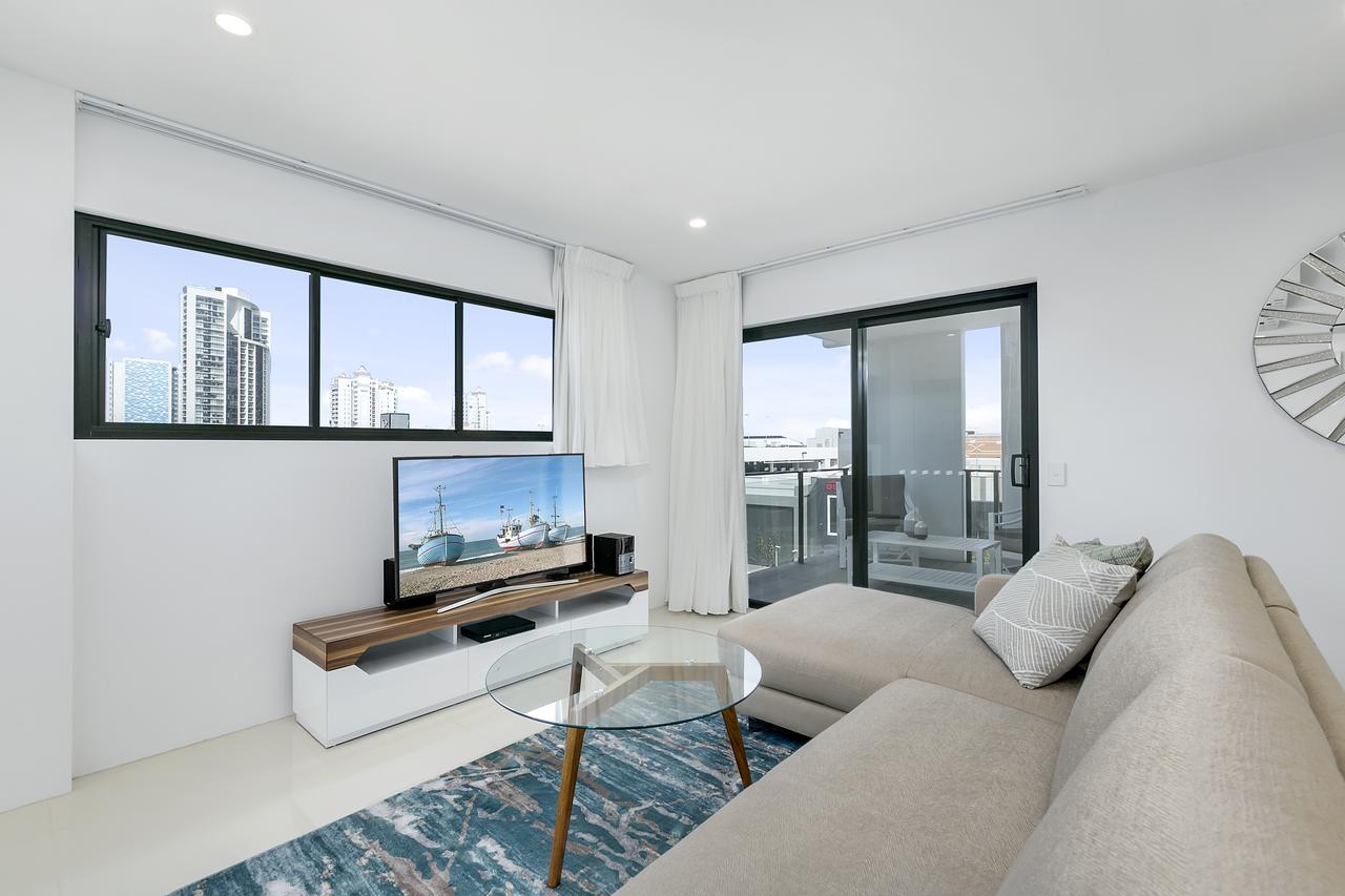 Broadbeach Waters QLD Accommodation Burleigh