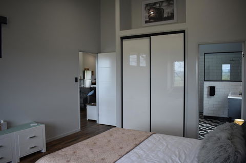 Ironbark House - Accommodation Burleigh 23