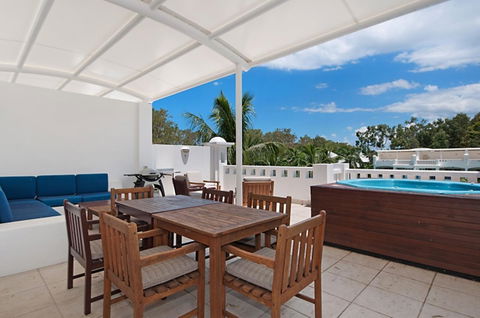 5231 BEACH CLUB PENTHOUSE - Accommodation Burleigh 11