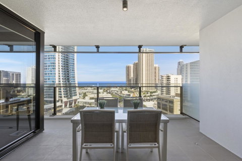 Circle On Cavill - Gclr - Accommodation Burleigh 2