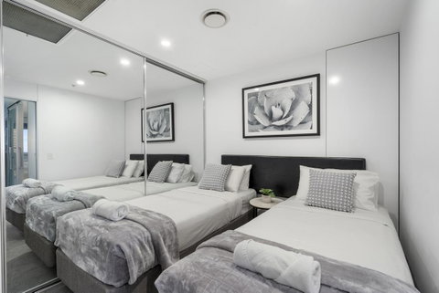 Circle On Cavill - Gclr - Accommodation Burleigh 7