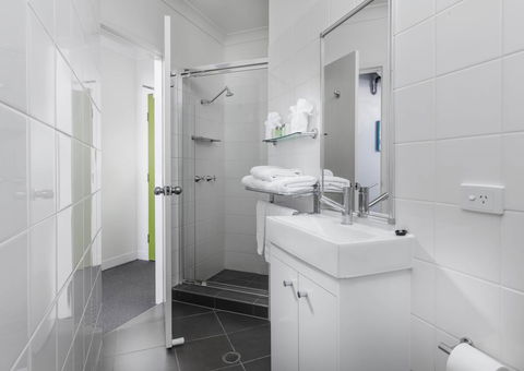 George Williams Hotel - Accommodation Burleigh 34