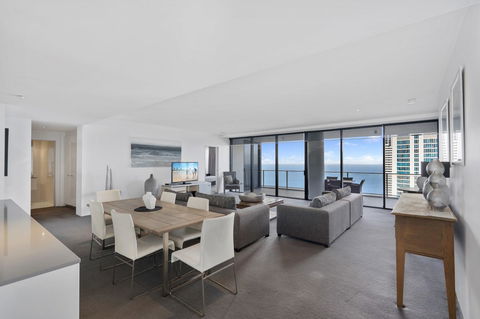 Circle On Cavill, Apartments And Sub Penthouses - We Accommodate - Accommodation Burleigh 21