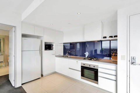 Circle On Cavill, Apartments And Sub Penthouses - We Accommodate - Accommodation Burleigh 9