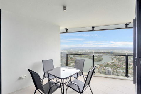 Circle On Cavill, Apartments And Sub Penthouses - We Accommodate - Accommodation Burleigh 10