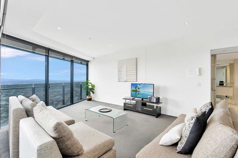 Circle On Cavill, Apartments And Sub Penthouses - We Accommodate - Accommodation Burleigh 13
