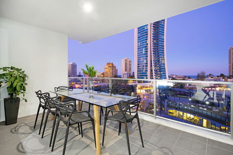 Circle On Cavill, Apartments And Sub Penthouses - We Accommodate - Accommodation Burleigh 34
