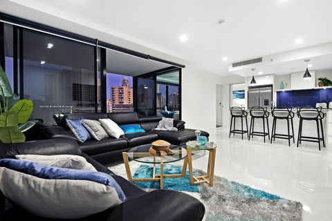 Circle On Cavill, Apartments And Sub Penthouses - We Accommodate - Accommodation Burleigh 41