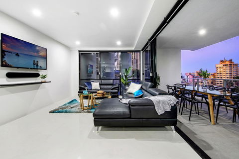 Circle On Cavill, Apartments And Sub Penthouses - We Accommodate - Accommodation Burleigh 36