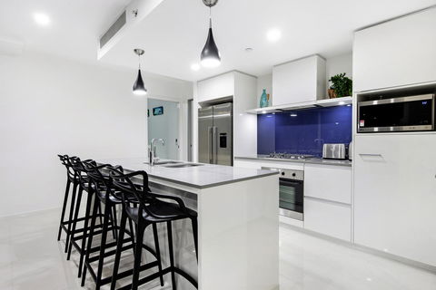 Circle On Cavill, Apartments And Sub Penthouses - We Accommodate - Accommodation Burleigh 33