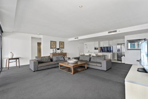 Circle On Cavill, Apartments And Sub Penthouses - We Accommodate - Accommodation Burleigh 19