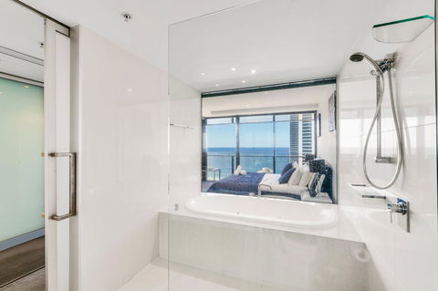 Circle On Cavill, Apartments And Sub Penthouses - We Accommodate - Accommodation Burleigh 28