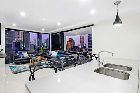 Circle On Cavill, Apartments And Sub Penthouses - We Accommodate - Accommodation Burleigh 37