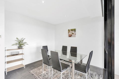 Circle On Cavill, Apartments And Sub Penthouses - We Accommodate - Accommodation Burleigh 11