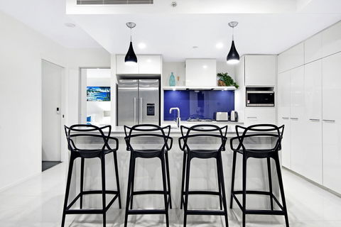 Circle On Cavill, Apartments And Sub Penthouses - We Accommodate - Accommodation Burleigh 40