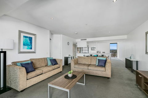 Circle On Cavill, Apartments And Sub Penthouses - We Accommodate - Accommodation Burleigh 29