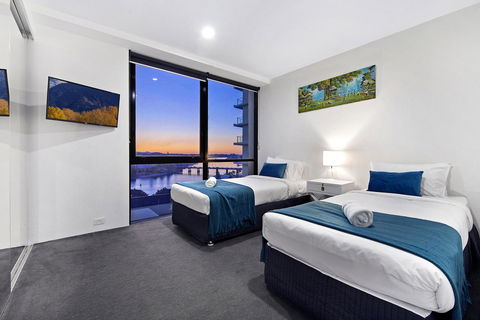 Circle On Cavill, Apartments And Sub Penthouses - We Accommodate - Accommodation Burleigh 39