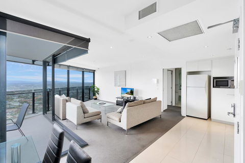 Circle On Cavill, Apartments And Sub Penthouses - We Accommodate - Accommodation Burleigh 14