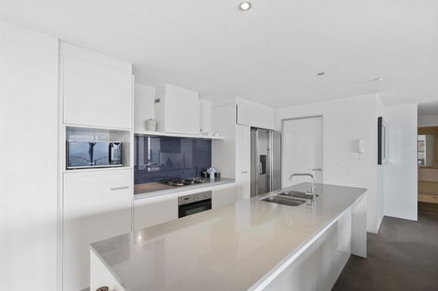 Circle On Cavill, Apartments And Sub Penthouses - We Accommodate - Accommodation Burleigh 18