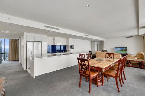 Circle On Cavill, Apartments And Sub Penthouses - We Accommodate - Accommodation Burleigh 2
