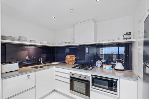 Circle On Cavill, Apartments And Sub Penthouses - We Accommodate - Accommodation Burleigh 4