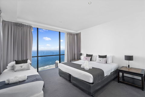 Circle On Cavill, Apartments And Sub Penthouses - We Accommodate - Accommodation Burleigh 16