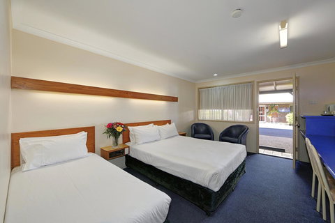 Smart Motels Bert Hinkler - Accommodation Burleigh 18