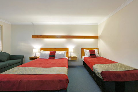 Smart Motels Bert Hinkler - Accommodation Burleigh 9