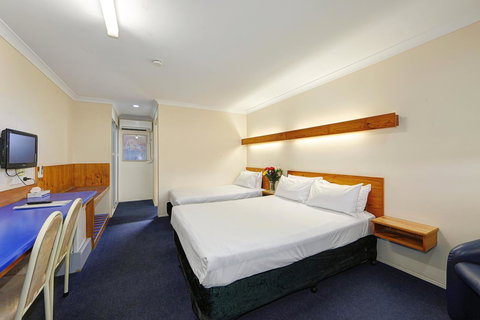 Smart Motels Bert Hinkler - Accommodation Burleigh 16