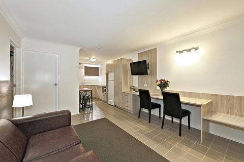 Smart Motels Bert Hinkler - Accommodation Burleigh 31