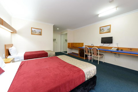 Smart Motels Bert Hinkler - Accommodation Burleigh 2