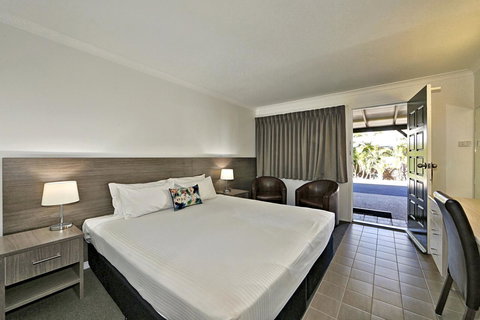 Smart Motels Bert Hinkler - Accommodation Burleigh 24