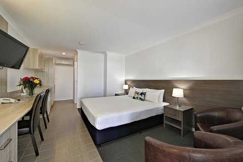 Smart Motels Bert Hinkler - Accommodation Burleigh 0