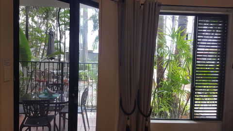 Jackies Holiday Apartment - Accommodation Burleigh 12