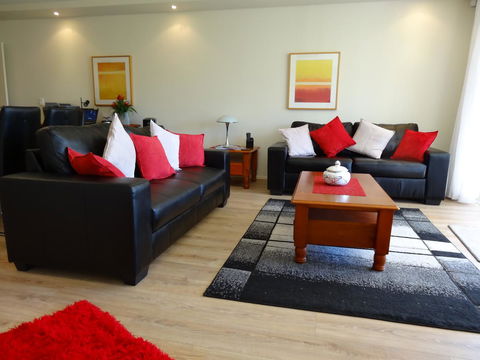 Waterfront Resort Villa With Buggy - Accommodation Burleigh 4