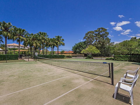 Waterfront Resort Villa With Buggy - Accommodation Burleigh 18