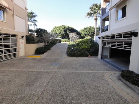 Waterfront Resort Villa With Buggy - Accommodation Burleigh 30