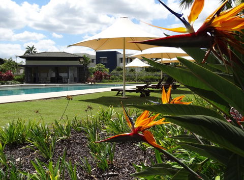 Waterfront Resort Villa With Buggy - Accommodation Burleigh 24
