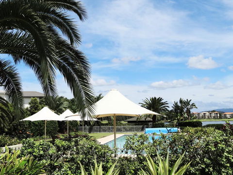 Waterfront Resort Villa With Buggy - Accommodation Burleigh 22
