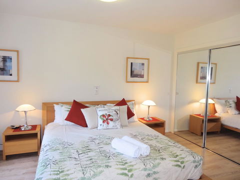 Waterfront Resort Villa With Buggy - Accommodation Burleigh 14