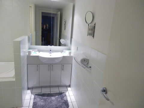 Waterfront Resort Villa With Buggy - Accommodation Burleigh 13