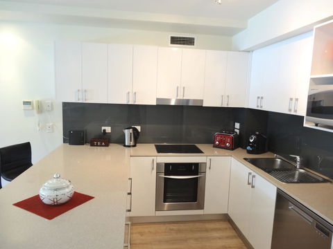 Waterfront Resort Villa With Buggy - Accommodation Burleigh 7