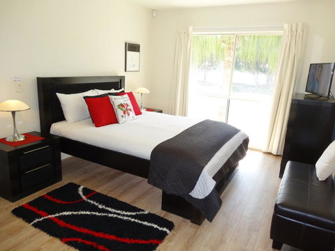 Waterfront Resort Villa With Buggy - Accommodation Burleigh 9