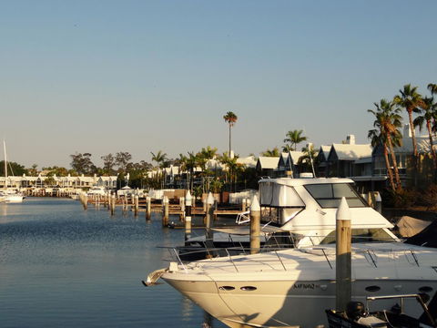 Waterfront Resort Villa With Buggy - Accommodation Burleigh 28