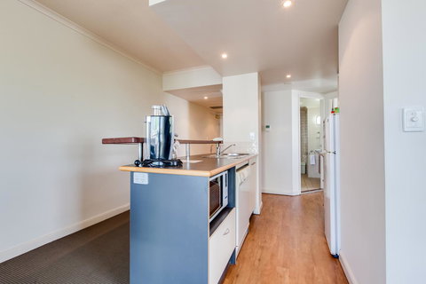 Central Cosmo Apartment Hotel - Accommodation Burleigh 10